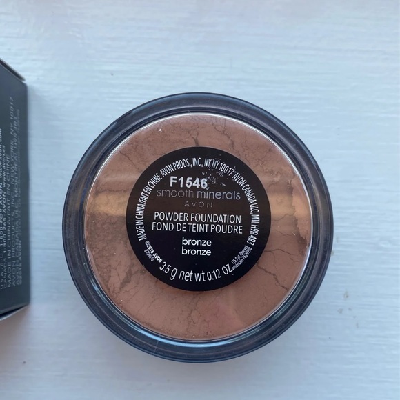 NWT Avon Smooth Minerals Powder Foundation - Bronze - Picture 2 of 3